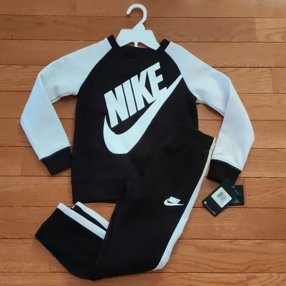 Very cute toddler boys Nike matching set - Picture 1 of 3
